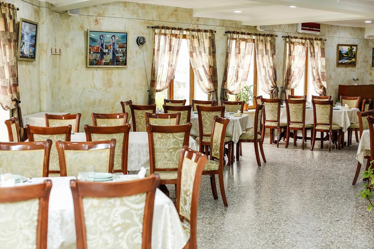 Amrots Hotel Vayk Exterior photo